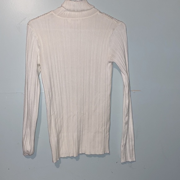 Turtle Neck - Picture 3 of 3